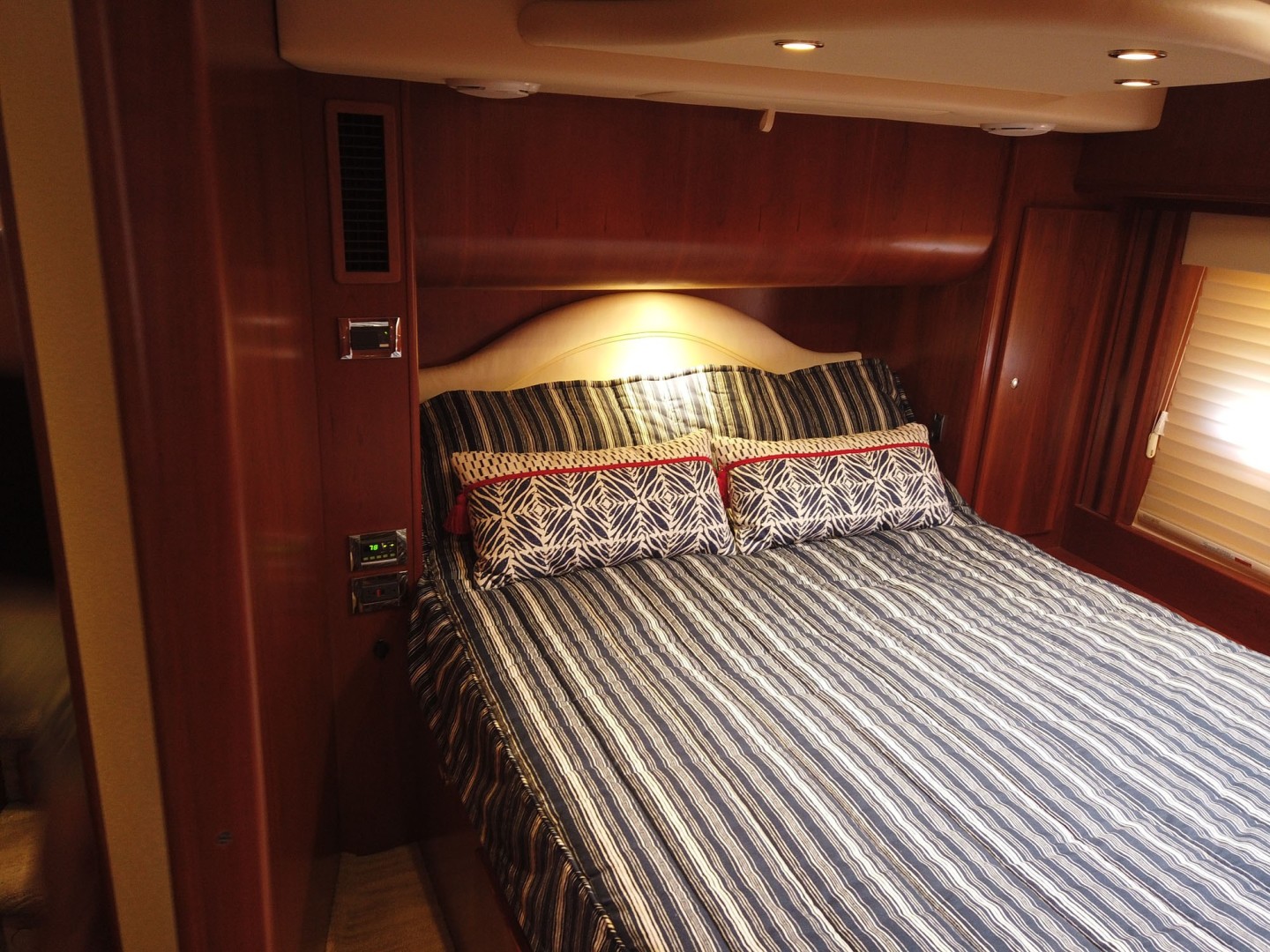 Silverton-Cape May 520 2013-Take Two Key West-Florida-United States-Midships Master Stateroom-2027480 | Thumbnail