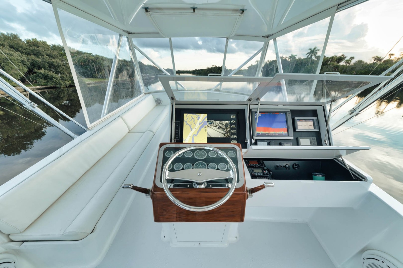 Jim Smith-Custom 60 Sportfish Convertible 1986-Runaway Fort Pierce-Florida-United States-Bridge Helm-2090740 | Thumbnail