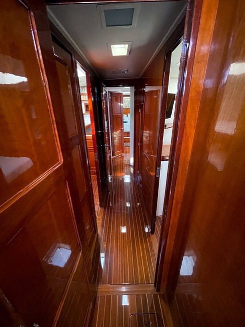 Alden-Palmer Johnson 78 1984-SIROCCO Somerset-Massachusetts-United States-Passageway-2251554 | Thumbnail