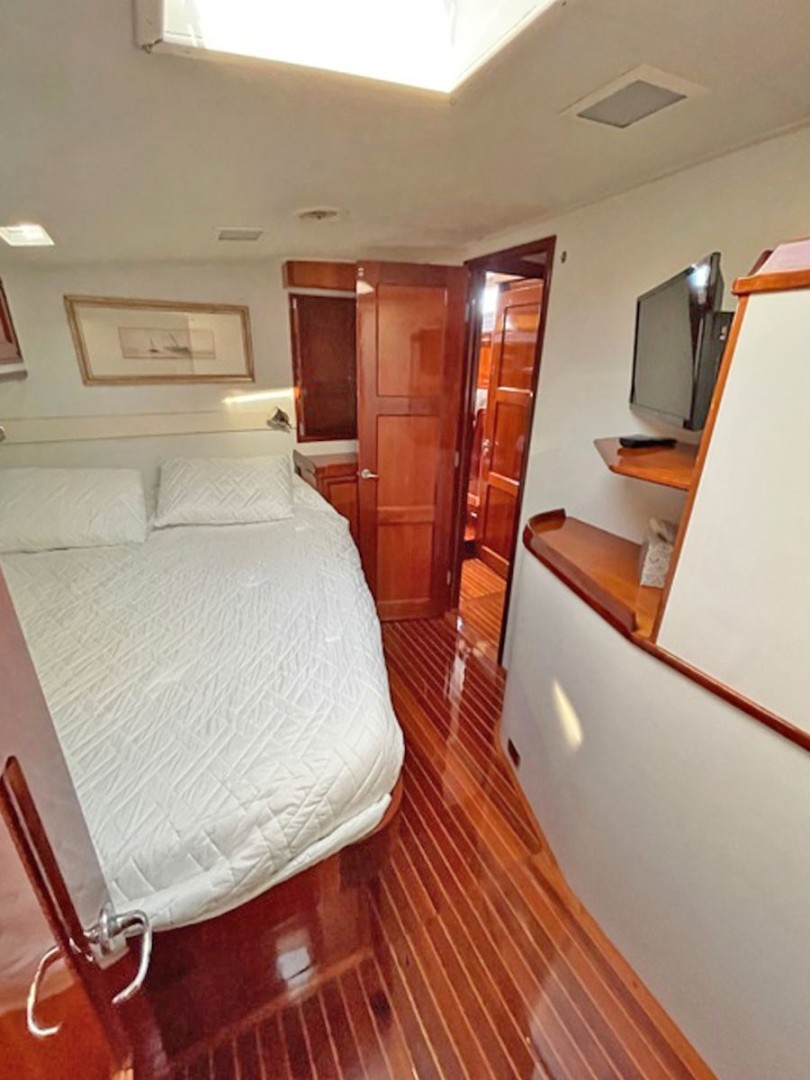 Alden-Palmer Johnson 78 1984-SIROCCO Somerset-Massachusetts-United States-Owners Stateroom-2251563 | Thumbnail