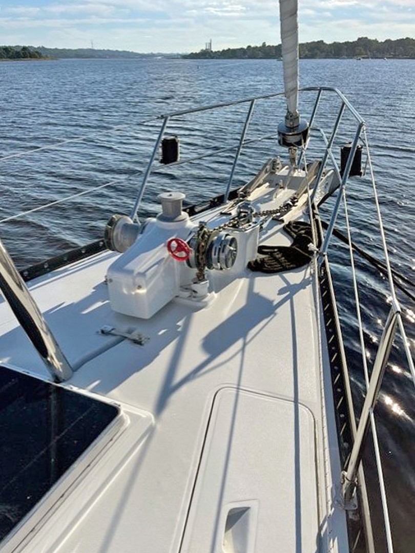 Alden-Palmer Johnson 78 1984-SIROCCO Somerset-Massachusetts-United States-Foredeck-2251565 | Thumbnail