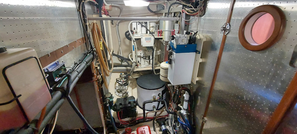 Kadey-Krogen-Trawler 1999-LINDA K Stuart-Florida-United States-Engine Room to Port-2476027