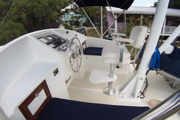 Kadey-Krogen-Trawler 1999-LINDA K Stuart-Florida-United States-Flybridge Helm-2476040