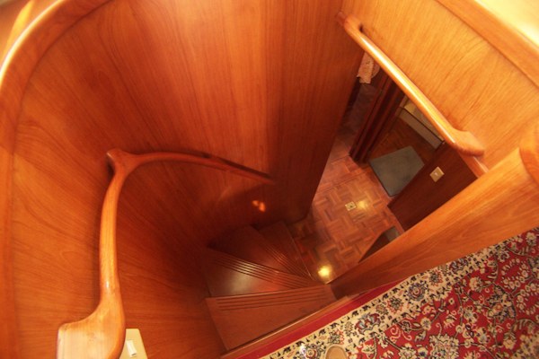 Kadey-Krogen-Trawler 1999-LINDA K Stuart-Florida-United States-Spiral Staircase Leading to Master Stateroom-2476015