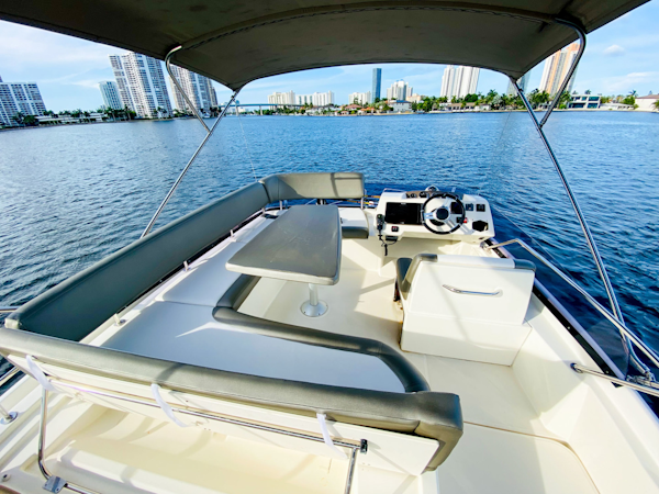 Prestige-400 2014-AU Sunny Isles Beach-Florida-United States-2478354