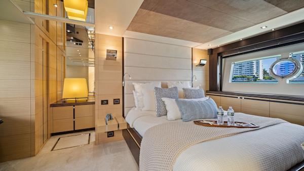 Sunseeker-80 Predator 2013-Woodever Miami Beach-Florida-United States-3268574