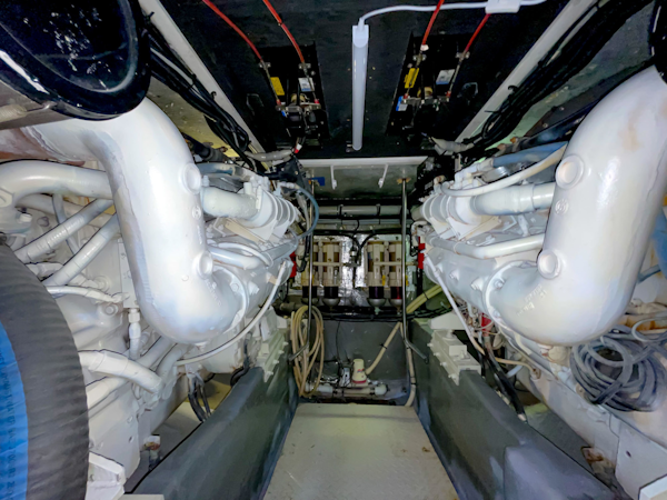 Sea Ray-Sedan Bridge 1995-Paradise II Naples-Florida-United States-Engine Room-2603425