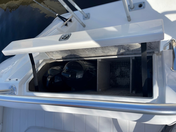 Sea Ray-Sedan Bridge 1995-Paradise II Naples-Florida-United States-Transom Fender Storage-2603423
