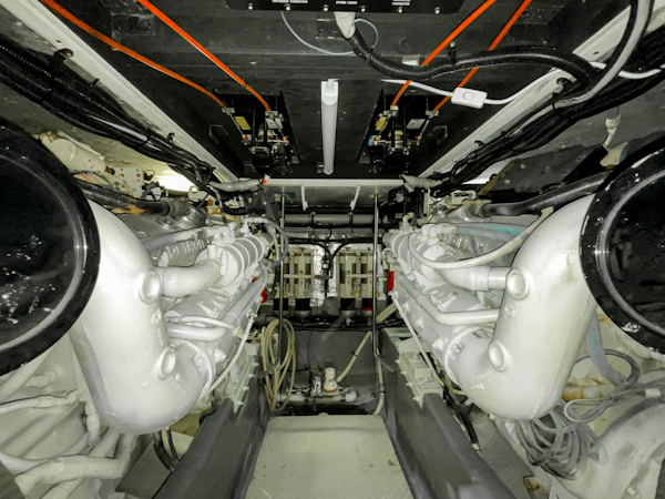 Sea Ray-Sedan Bridge 1995-Paradise II Naples-Florida-United States-Engine Room-2603426