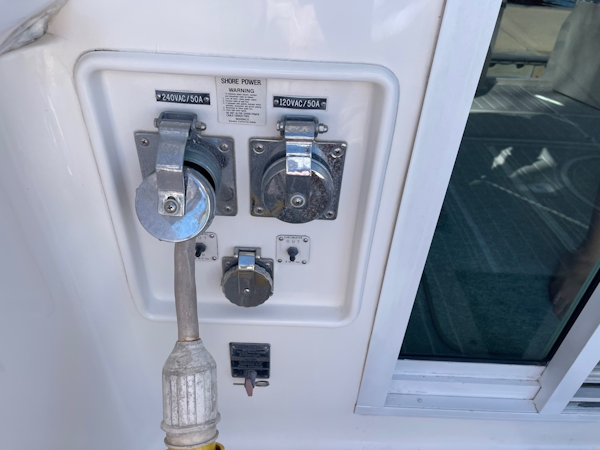 Sea Ray-Sedan Bridge 1995-Paradise II Naples-Florida-United States-Shore Power Outlets-2603422
