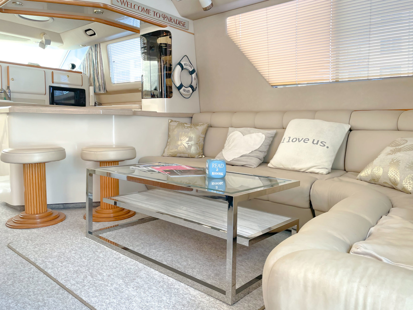 Sea Ray-Sedan Bridge 1995-Paradise II Naples-Florida-United States-Sofa on Starboard Side with Storage Underneath-2603390 | Thumbnail