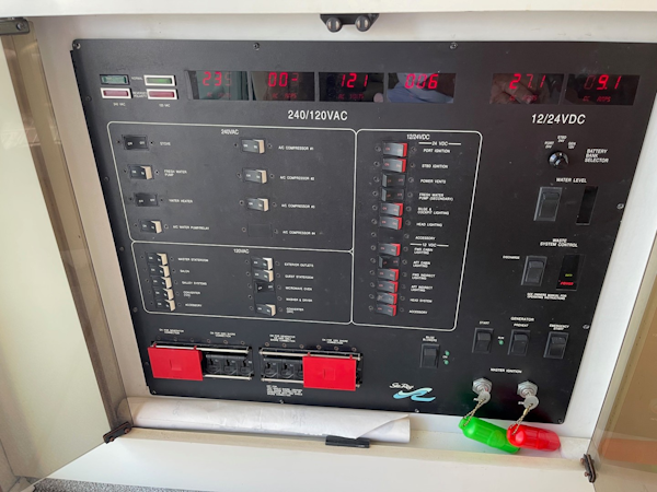Sea Ray-Sedan Bridge 1995-Paradise II Naples-Florida-United States-AC/DC Distribution Panel-2603393