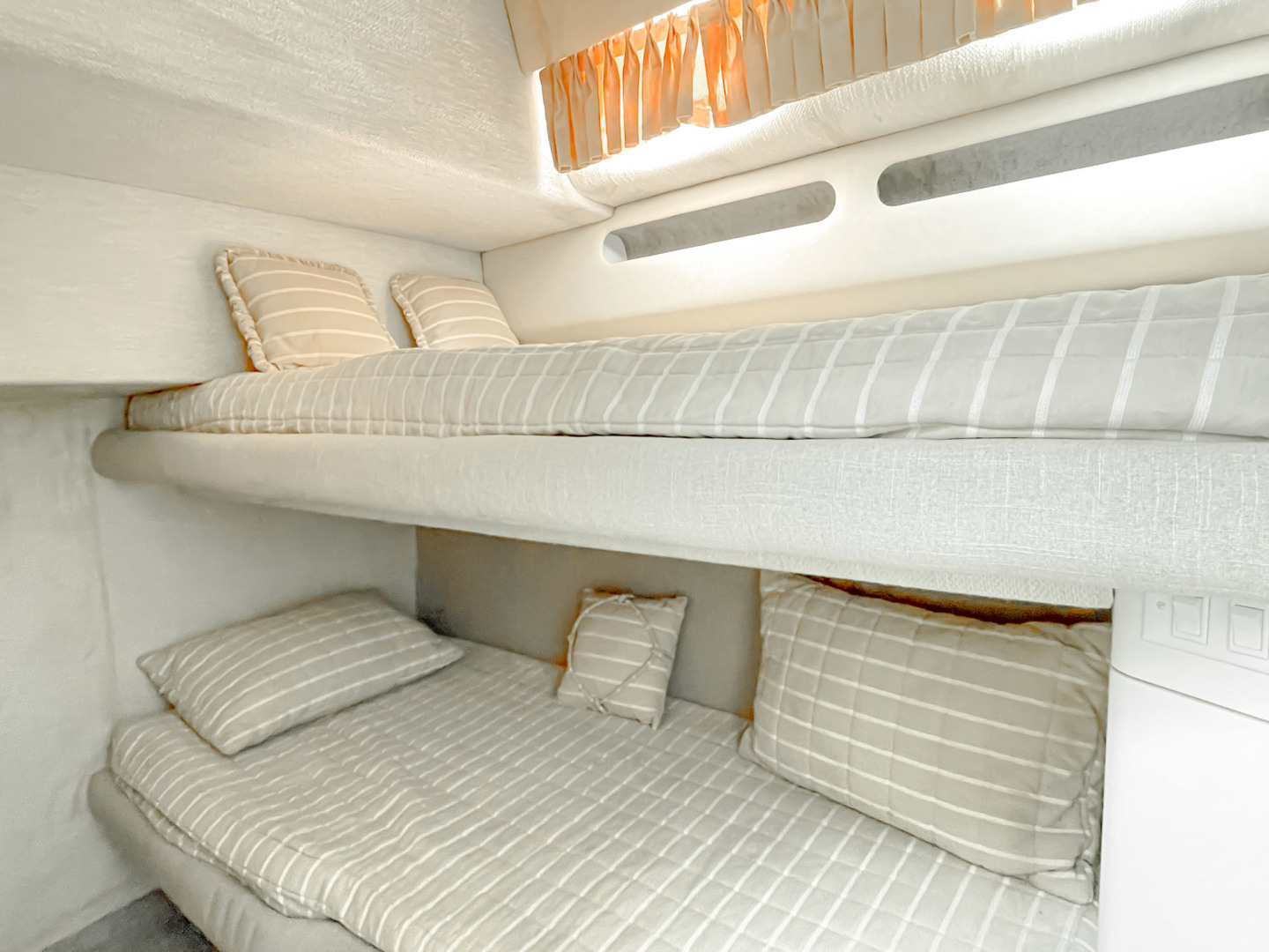 Sea Ray-Sedan Bridge 1995-Paradise II Naples-Florida-United States-Guest Stateroom -Over Under Bunks-2603405 | Thumbnail