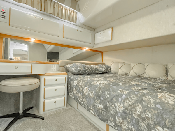 Sea Ray-Sedan Bridge 1995-Paradise II Naples-Florida-United States-VIP Stateroom -Queen Bed with Storage Beneath and Vanity w/Seat -2603401