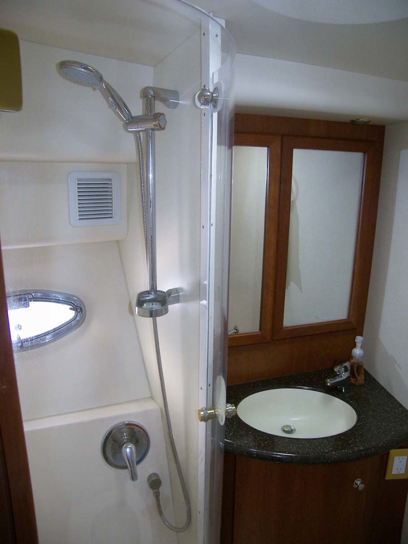Silverton-48 Convertible 2005-About Time Sarasota-Florida-United States-Master Head and Shower-2750020 | Thumbnail