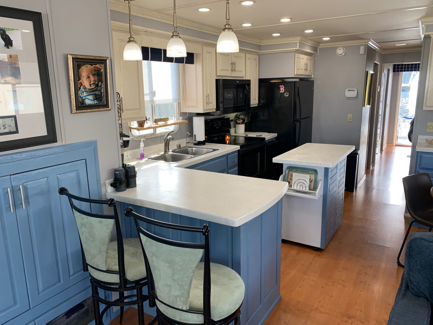 Lakeview-Houseboat 2006-Paradise Found Providence-Rhode Island-United States-Breakfast Bar-3162067 | Thumbnail