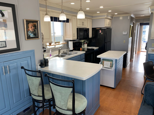 Lakeview-Houseboat 2006-Paradise Found Providence-Rhode Island-United States-Breakfast Bar-3162067