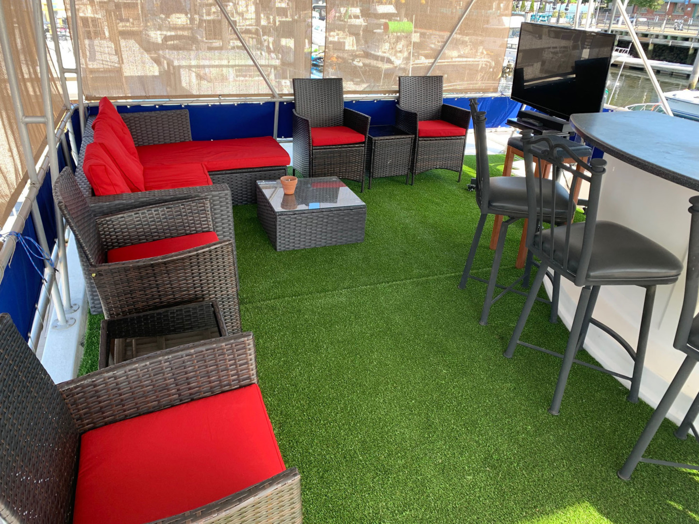 Lakeview-Houseboat 2006-Paradise Found Providence-Rhode Island-United States-Outdoor Seating-3162091 | Thumbnail