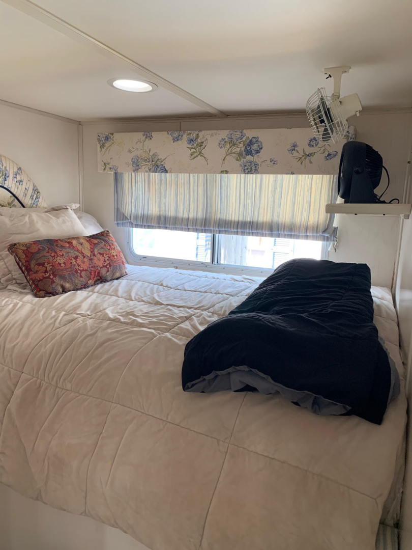 Lakeview-Houseboat 2006-Paradise Found Providence-Rhode Island-United States-Guest Stateroom-3162081 | Thumbnail