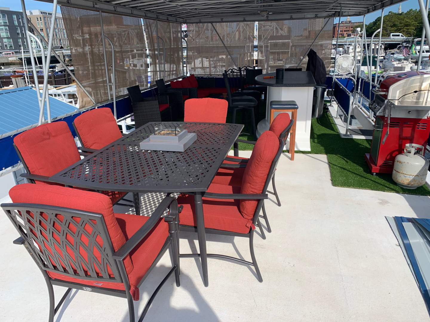 Lakeview-Houseboat 2006-Paradise Found Providence-Rhode Island-United States-Dining Table-3162093 | Thumbnail