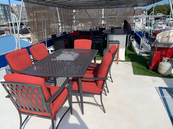 Lakeview-Houseboat 2006-Paradise Found Providence-Rhode Island-United States-Dining Table-3162093