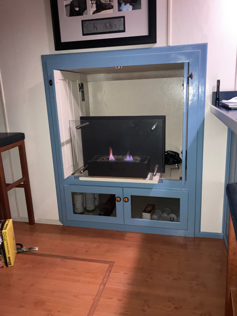 Lakeview-Houseboat 2006-Paradise Found Providence-Rhode Island-United States-Fireplace-3162065 | Thumbnail