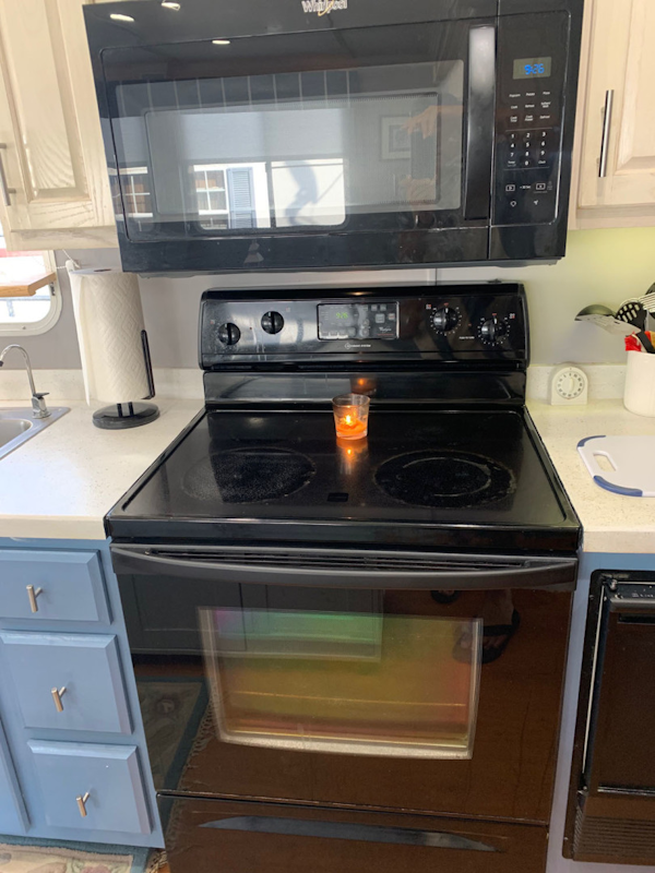 Lakeview-Houseboat 2006-Paradise Found Providence-Rhode Island-United States-Full Sized Whirlpool 4-Burner Stove/Full Sized Oven Below-3162069