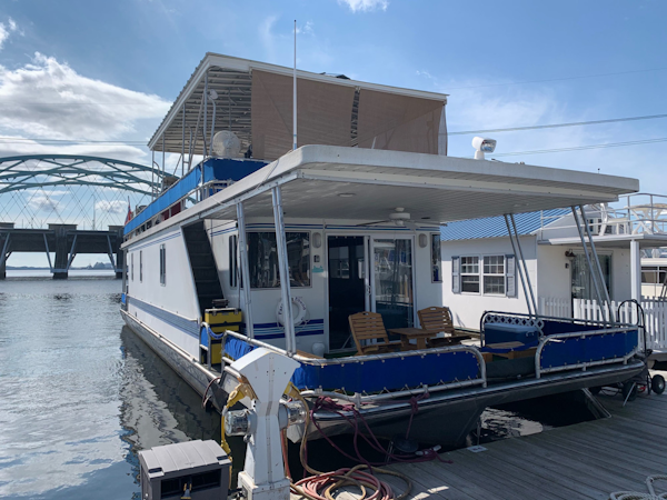 Lakeview-Houseboat 2006-Paradise Found Providence-Rhode Island-United States-Bow View-3162111