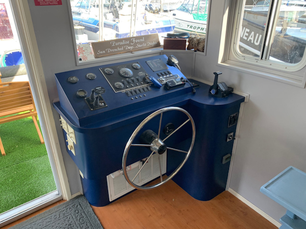 Lakeview-Houseboat 2006-Paradise Found Providence-Rhode Island-United States-Helm To Starboard-3162061