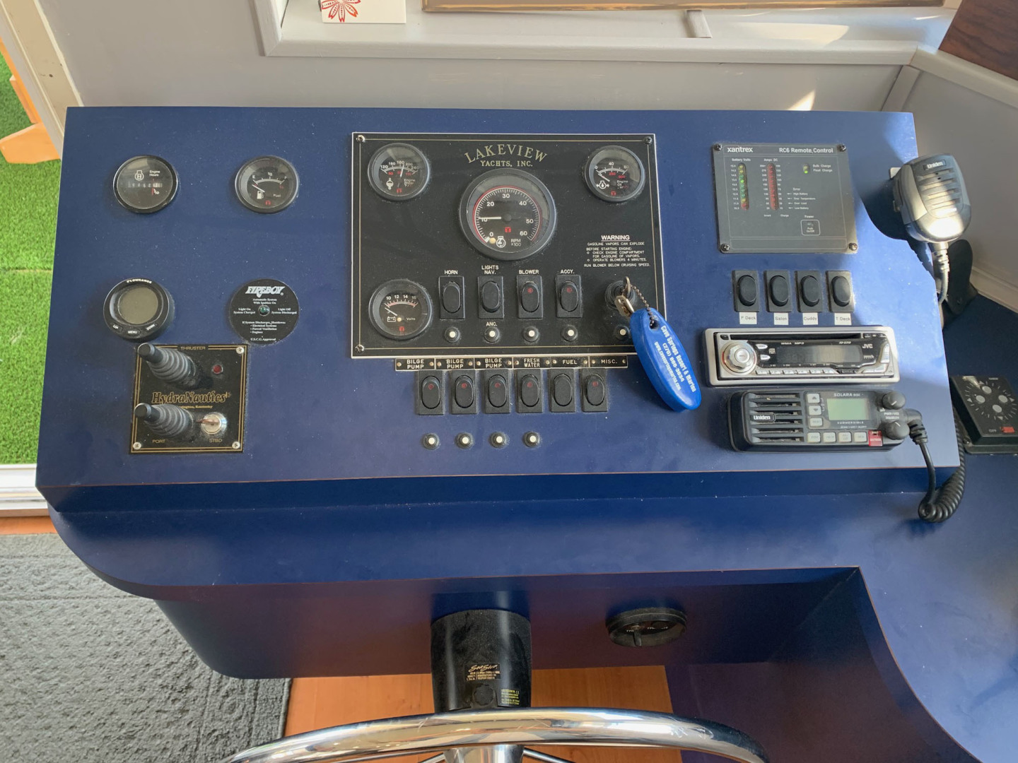 Lakeview-Houseboat 2006-Paradise Found Providence-Rhode Island-United States-Helm Gauges-3162062 | Thumbnail