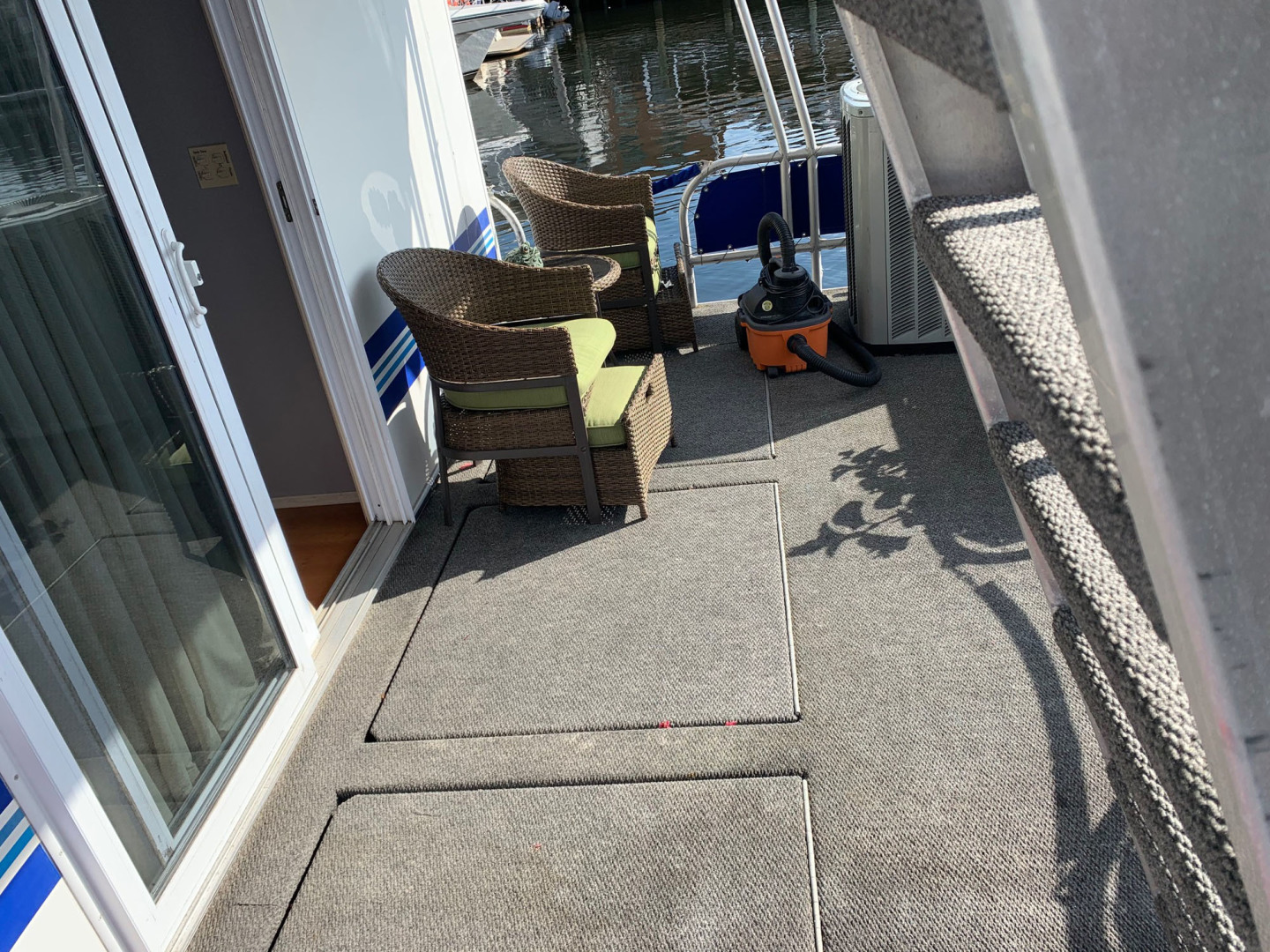 Lakeview-Houseboat 2006-Paradise Found Providence-Rhode Island-United States-Aft Deck-3162102 | Thumbnail