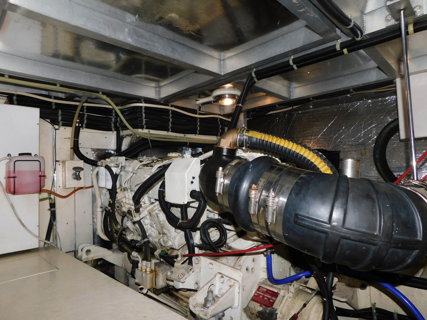 Navigator-4200 Classic Pilothouse 1997 -Melbourne-Florida-United States-Starboard Engine-3166565 | Thumbnail