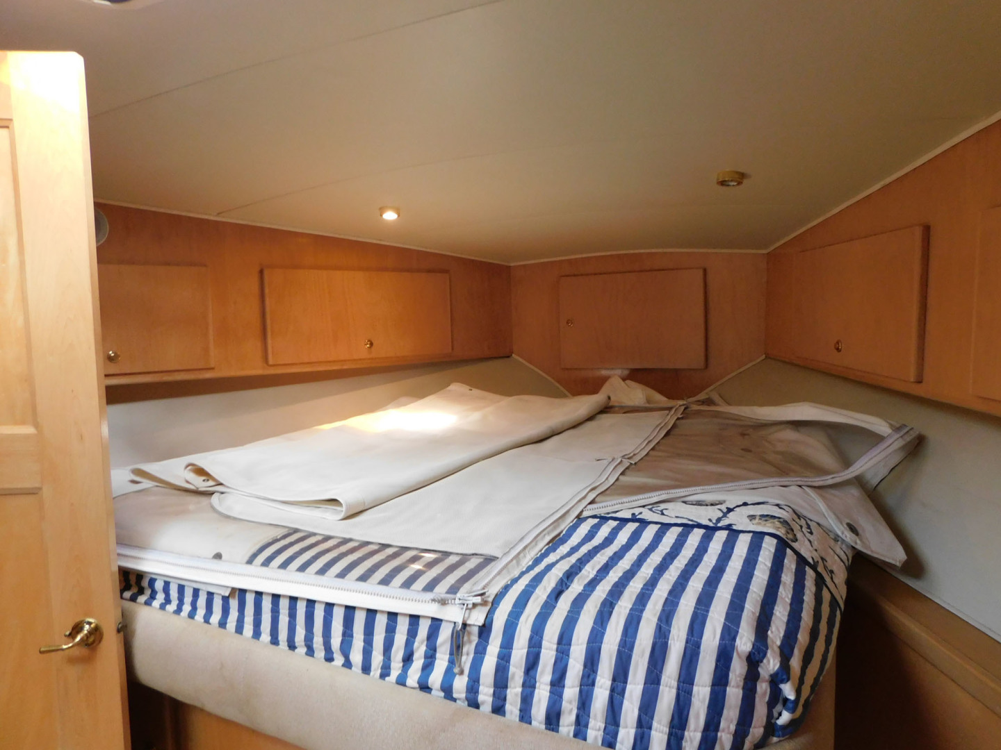 Navigator-4200 Classic Pilothouse 1997 -Melbourne-Florida-United States-Island Double Berth-3166542 | Thumbnail
