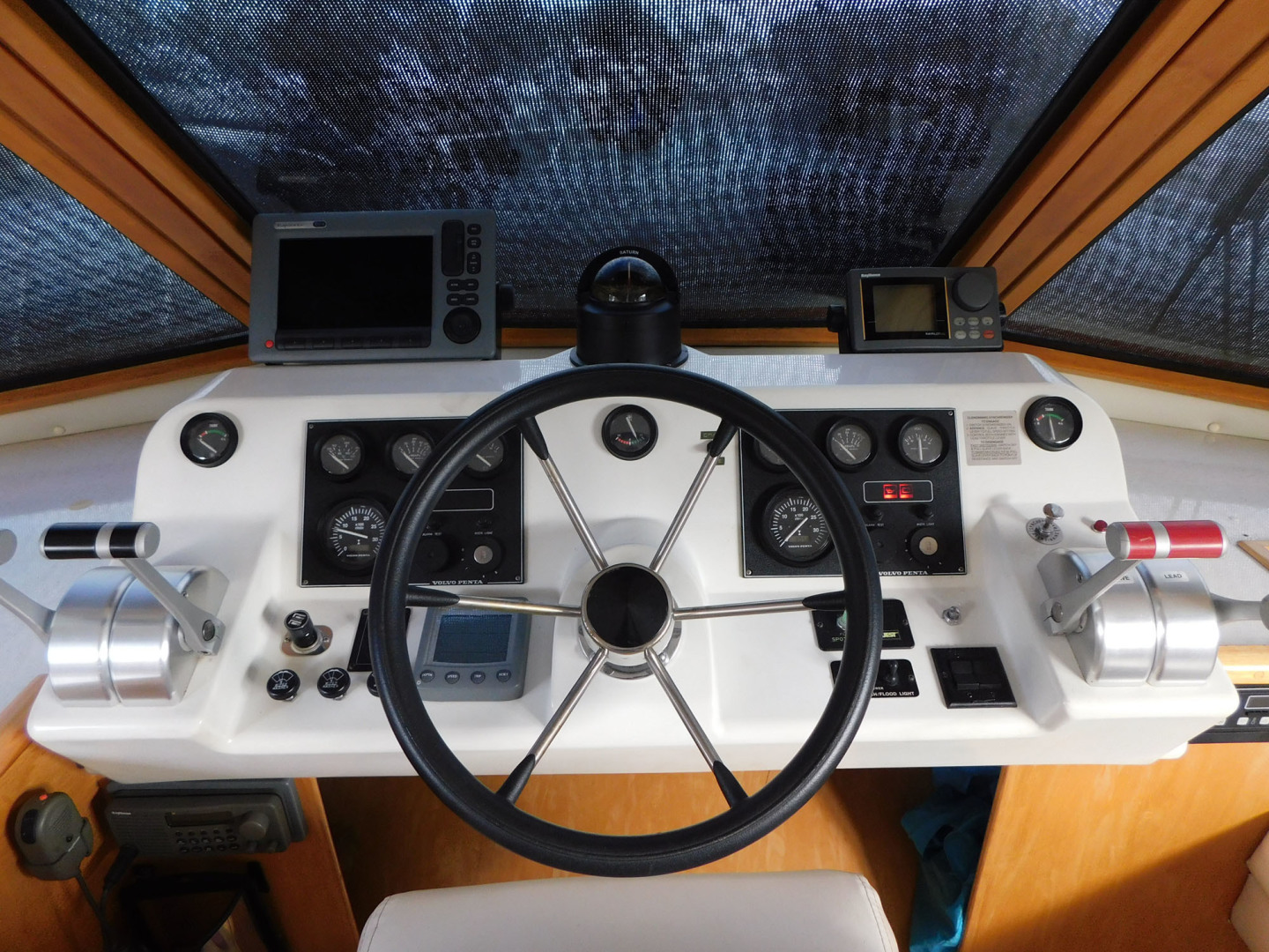 Navigator-4200 Classic Pilothouse 1997 -Melbourne-Florida-United States-Helm Electronics-3166530 | Thumbnail