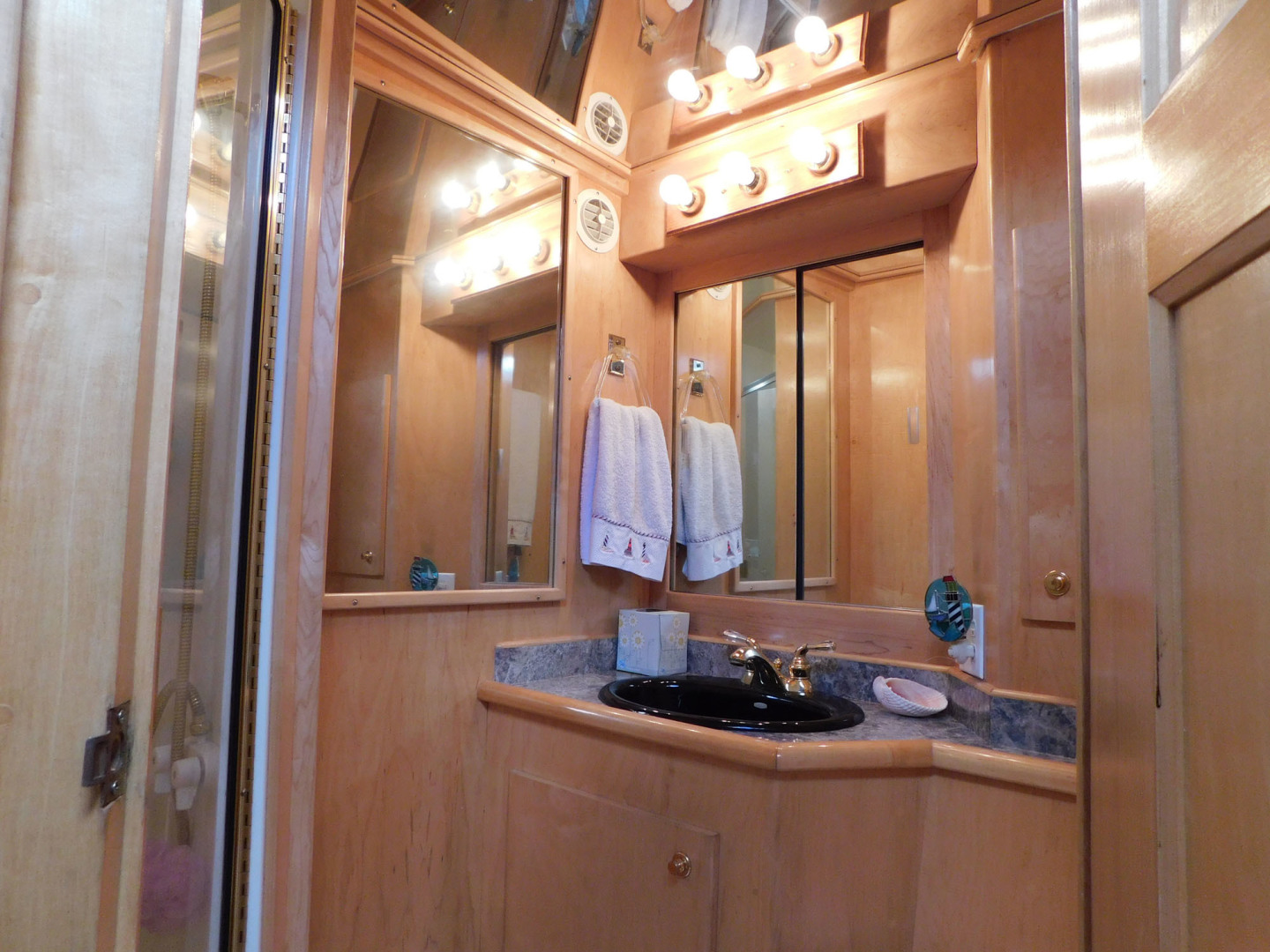 Navigator-4200 Classic Pilothouse 1997 -Melbourne-Florida-United States-Guest Head-3166545 | Thumbnail