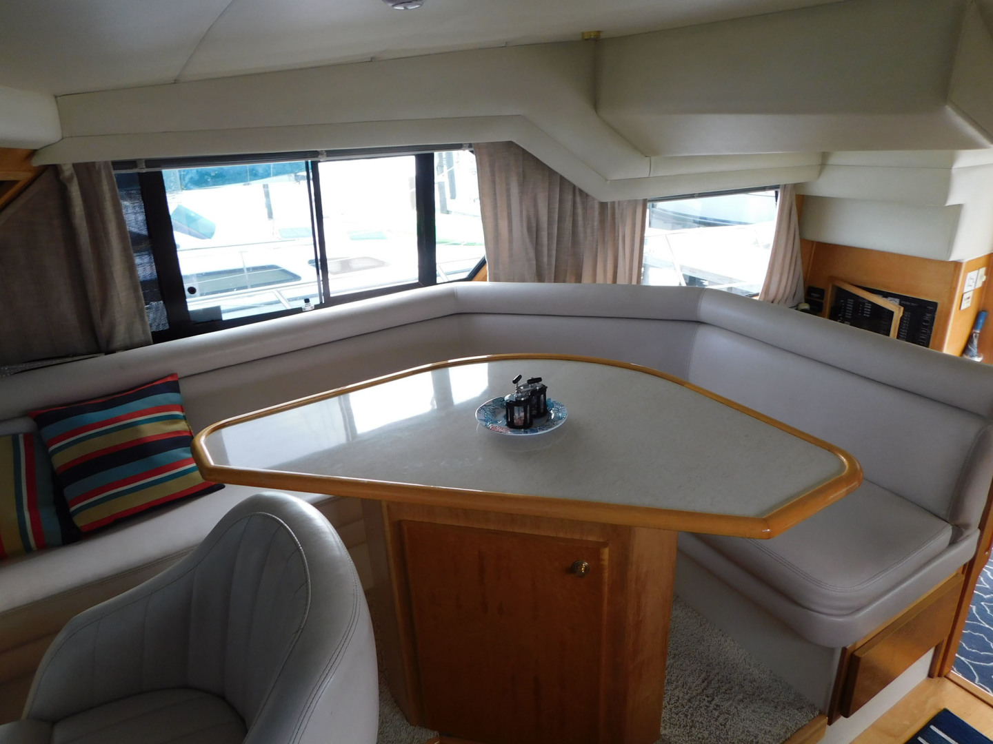 Navigator-4200 Classic Pilothouse 1997 -Melbourne-Florida-United States-Dining Table-3166527 | Thumbnail