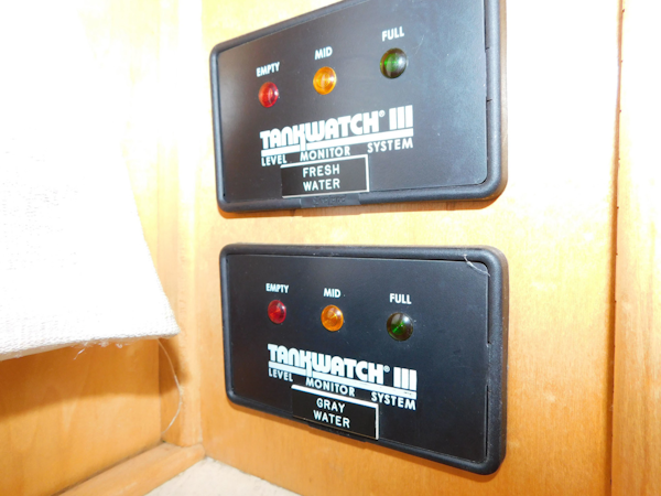 Navigator-4200 Classic Pilothouse 1997 -Melbourne-Florida-United States-Fresh  Gray Water TankWatch-3166531