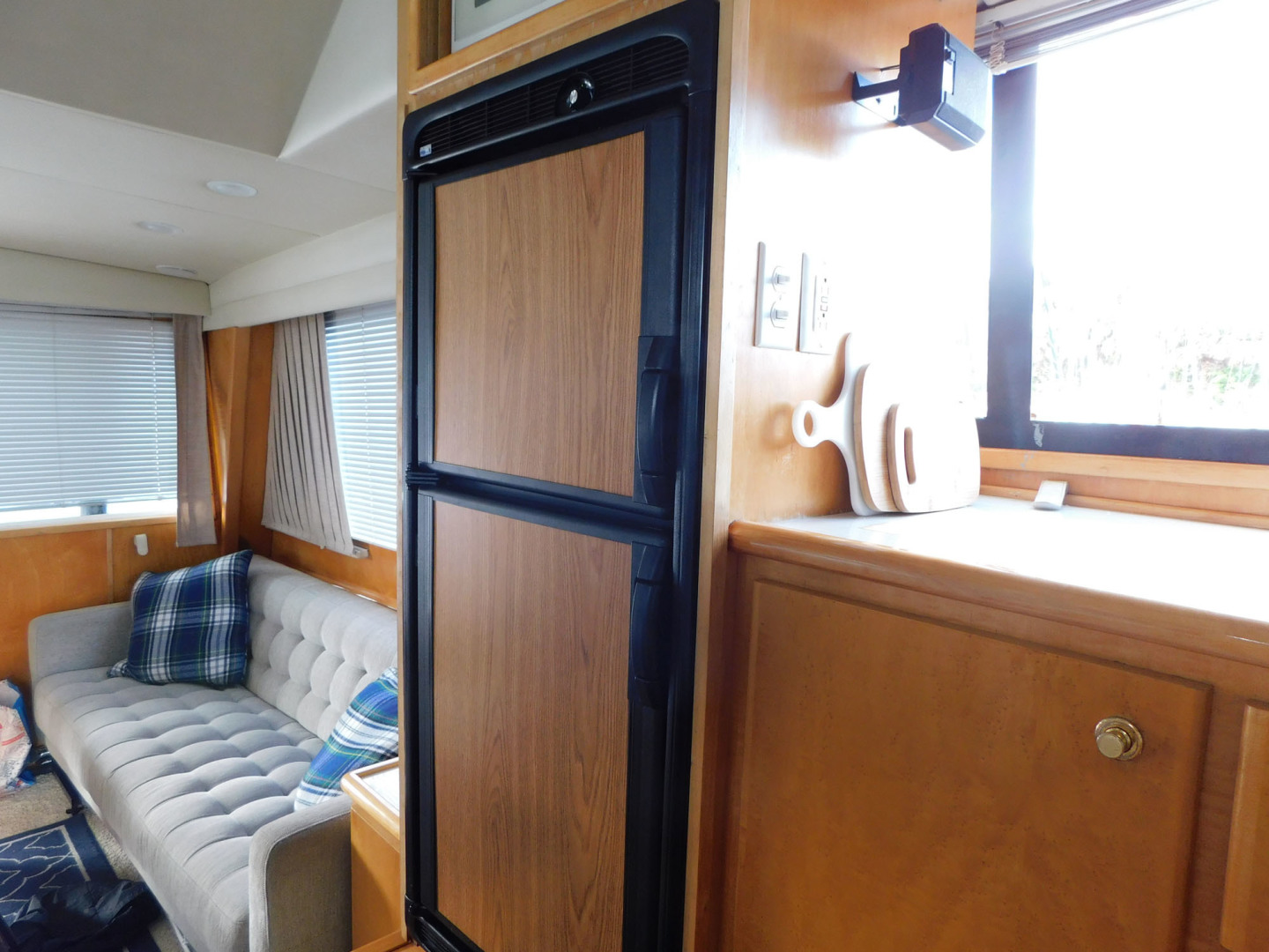 Navigator-4200 Classic Pilothouse 1997 -Melbourne-Florida-United States-Galley  Norcold Refrigerator-Freezer-3166524 | Thumbnail