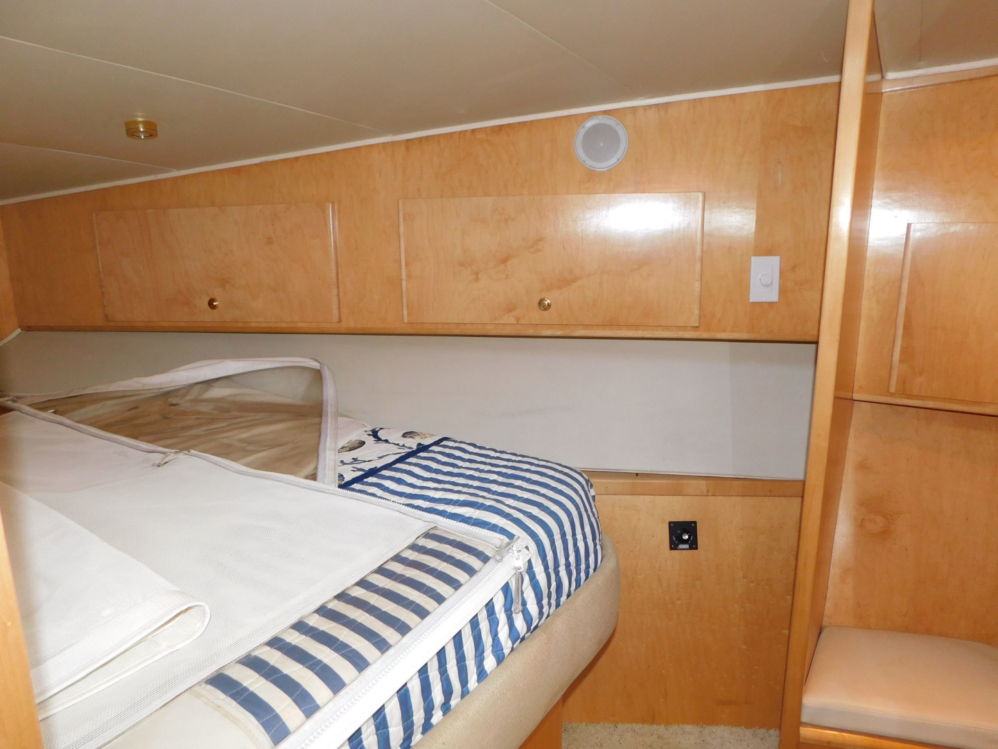 Navigator-4200 Classic Pilothouse 1997 -Melbourne-Florida-United States-Storage Lockers-3166543 | Thumbnail