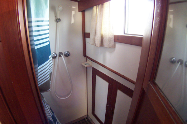 Grand Banks-42 Classic 1989-STARPATH Hobe Sound-Florida-United States-Master Stateroom Shower To Starboardside-3168888