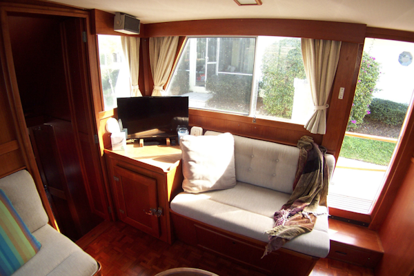 Grand Banks-42 Classic 1989-STARPATH Hobe Sound-Florida-United States-Salon To Aft Port Bench Seat And Gurnert Freezer-3168875