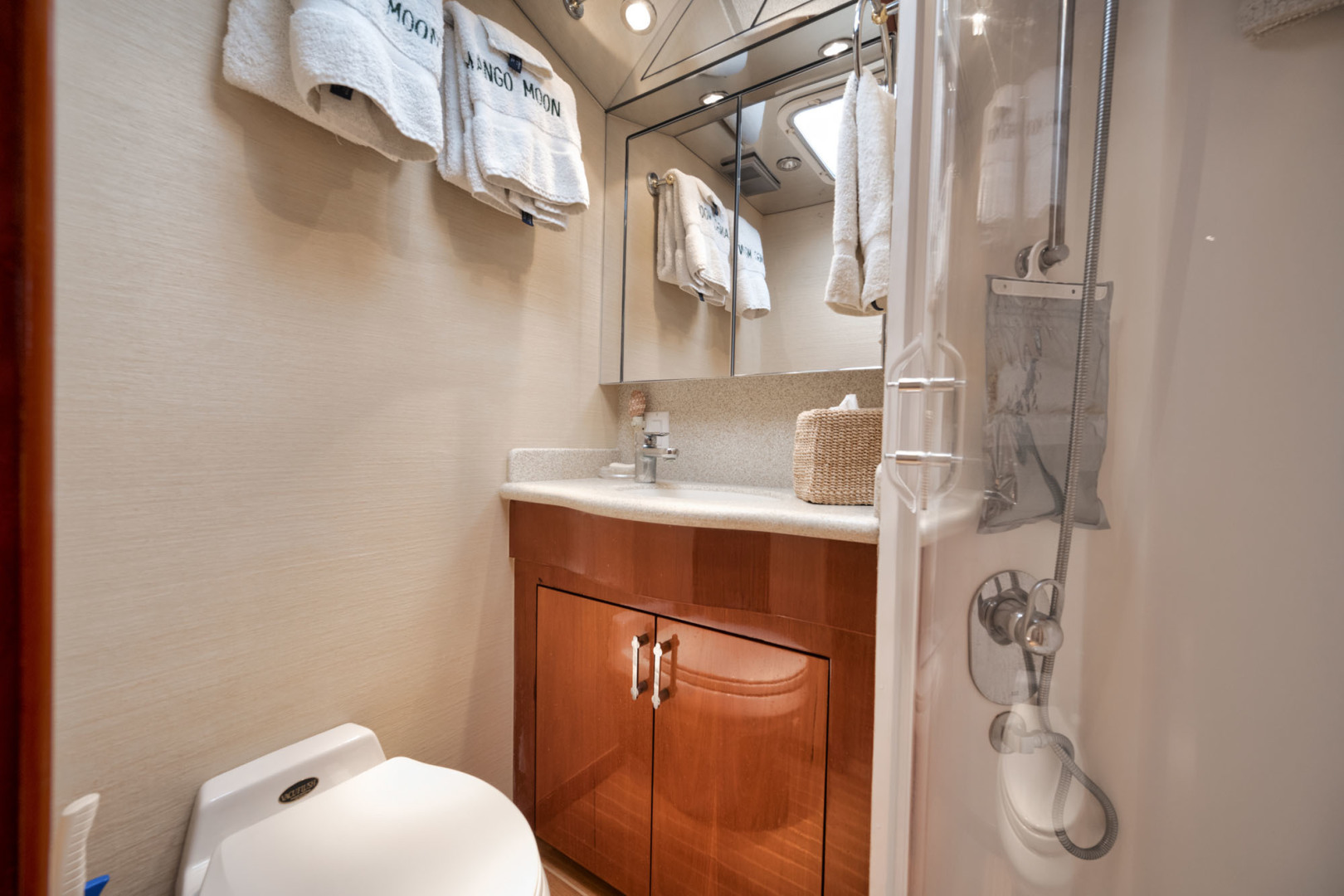 Hatteras-60 Convertible 2000-Mango Moon Coral Gables-Florida-United States-Guest Head-3178478 | Thumbnail