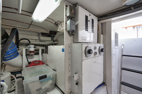 Hatteras-60 Convertible 2000-Mango Moon Coral Gables-Florida-United States-DC Switches And Generator On Off Switches-3178510