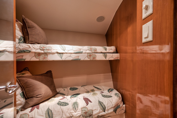 Hatteras-60 Convertible 2000-Mango Moon Coral Gables-Florida-United States-Guest Stateroom Starboard-3178479