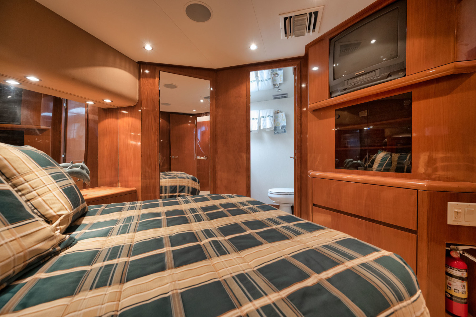 Hatteras-60 Convertible 2000-Mango Moon Coral Gables-Florida-United States-Master Stateroom Cedar Lined Closet-3178468 | Thumbnail