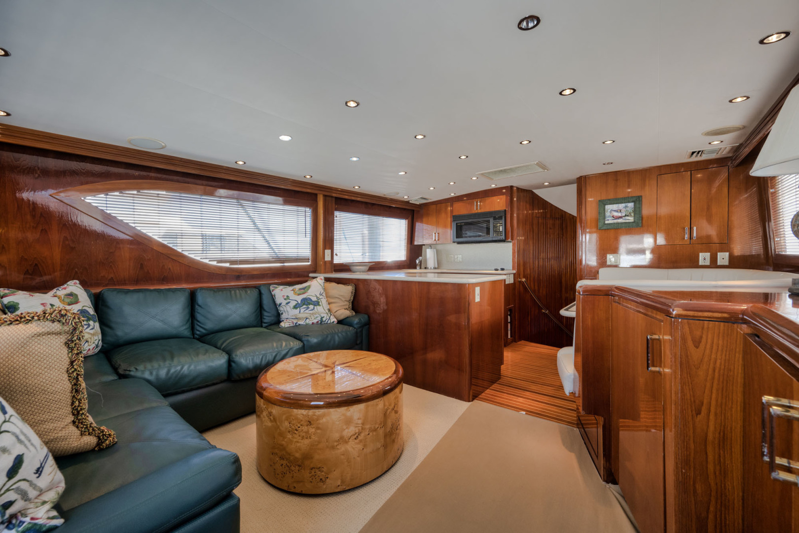 Hatteras-60 Convertible 2000-Mango Moon Coral Gables-Florida-United States-Salon Coffee Table-Ottoman-3178460 | Thumbnail