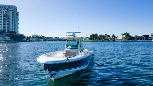 Boston Whaler-330 Outrage 2016 -Fort Lauderdale-Florida-United States-Port Bow-3179601