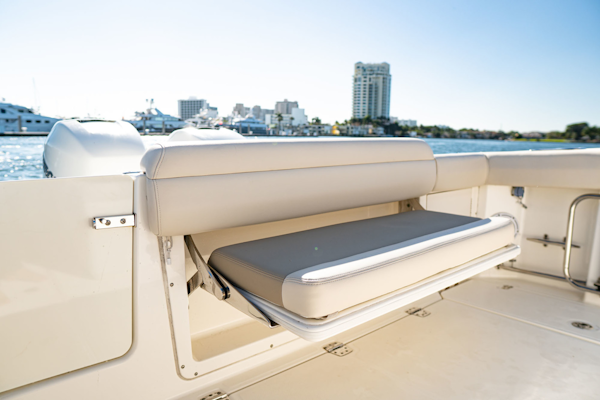 Boston Whaler-330 Outrage 2016 -Fort Lauderdale-Florida-United States-Foldaway Stern Bench Seat-3179621