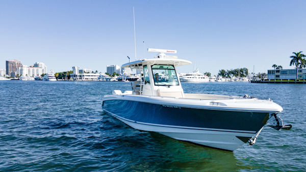 Boston Whaler-330 Outrage 2016 -Fort Lauderdale-Florida-United States-Starboard Bow-3179599