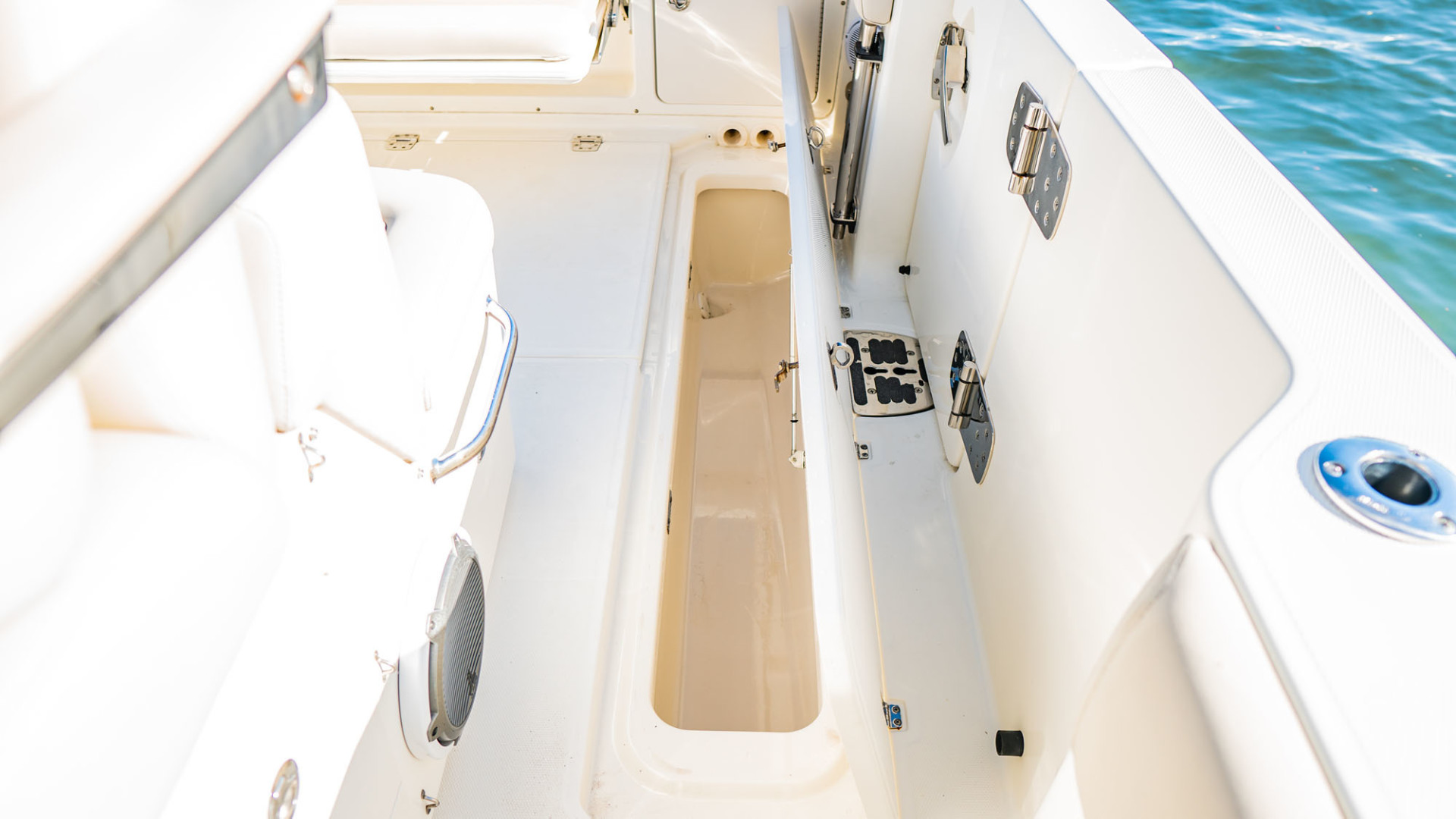 Boston Whaler-330 Outrage 2016 -Fort Lauderdale-Florida-United States-In Deck Fishbox-3179620 | Thumbnail